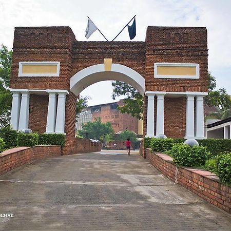 The Ffort Raichak. Hotel Calcutta Buitenkant foto