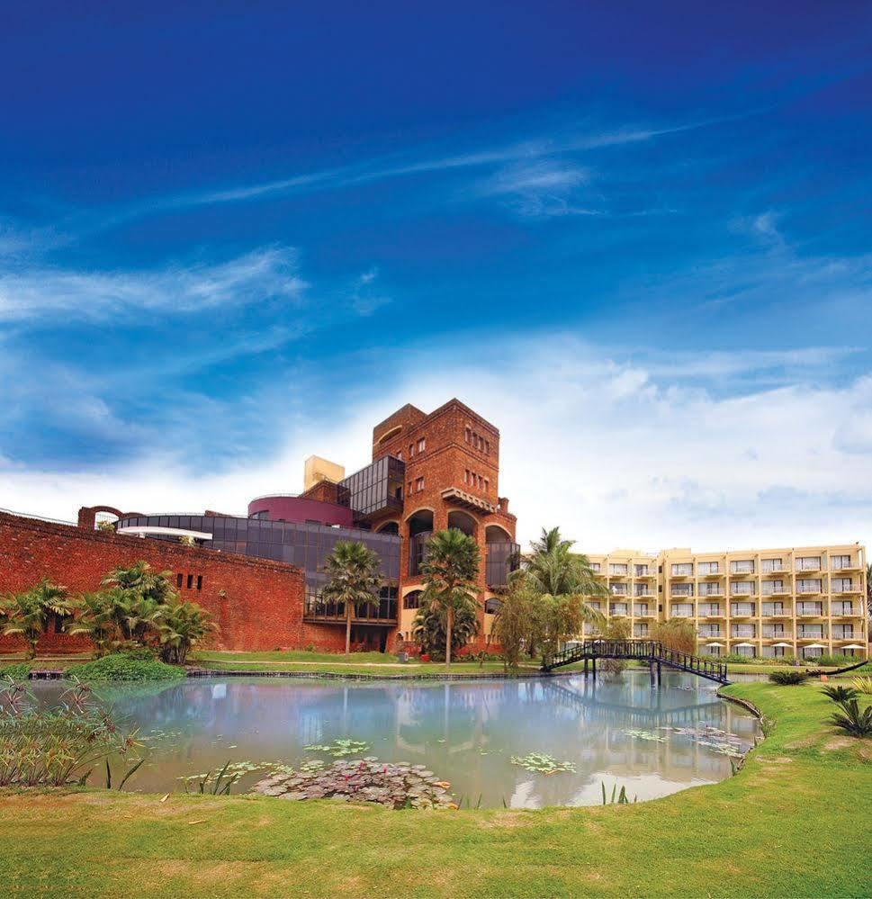 The Ffort Raichak. Hotel Calcutta Buitenkant foto