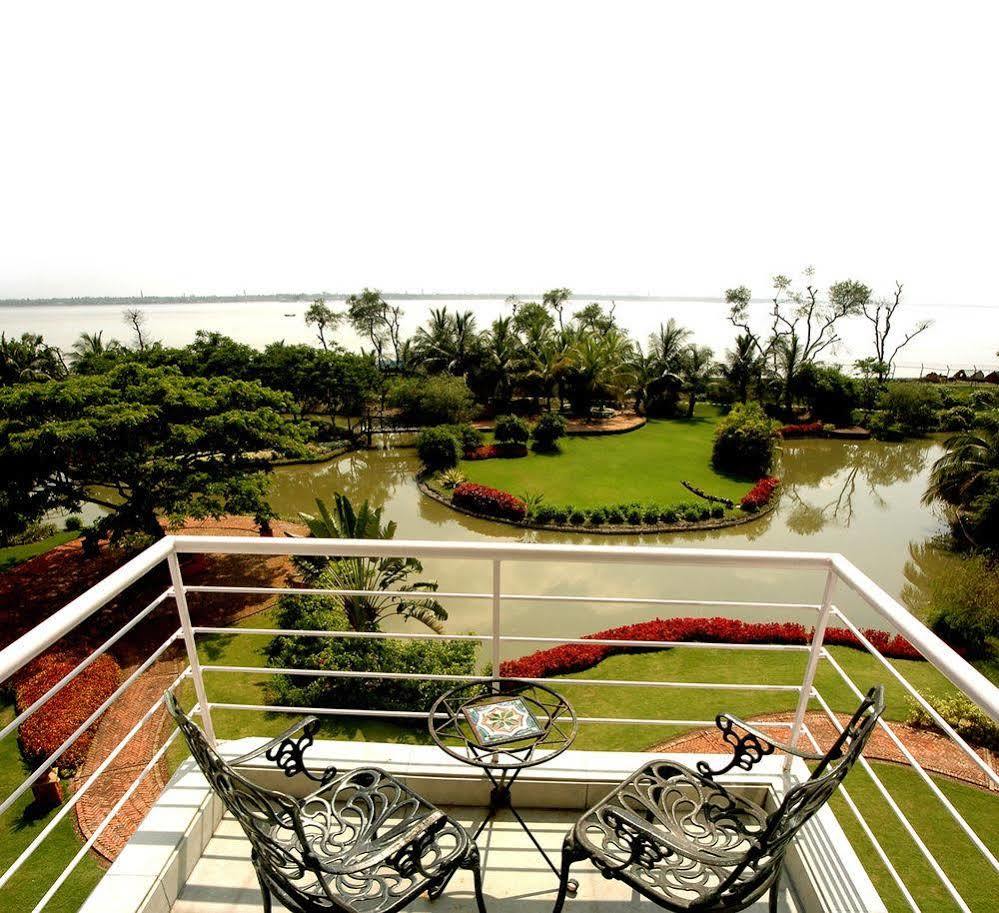 The Ffort Raichak. Hotel Calcutta Buitenkant foto