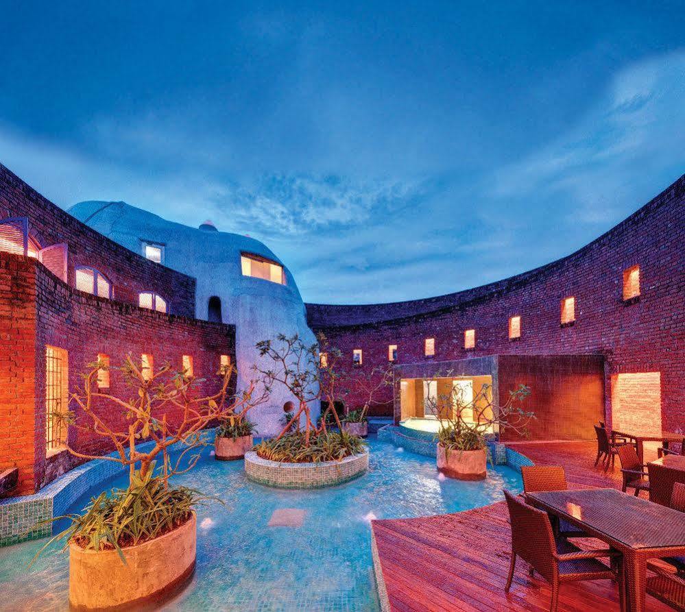 The Ffort Raichak. Hotel Calcutta Buitenkant foto