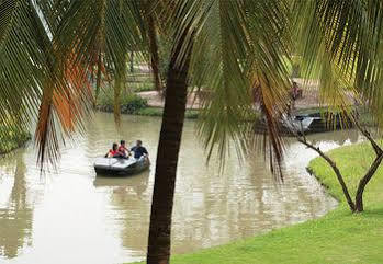The Ffort Raichak. Hotel Calcutta Buitenkant foto